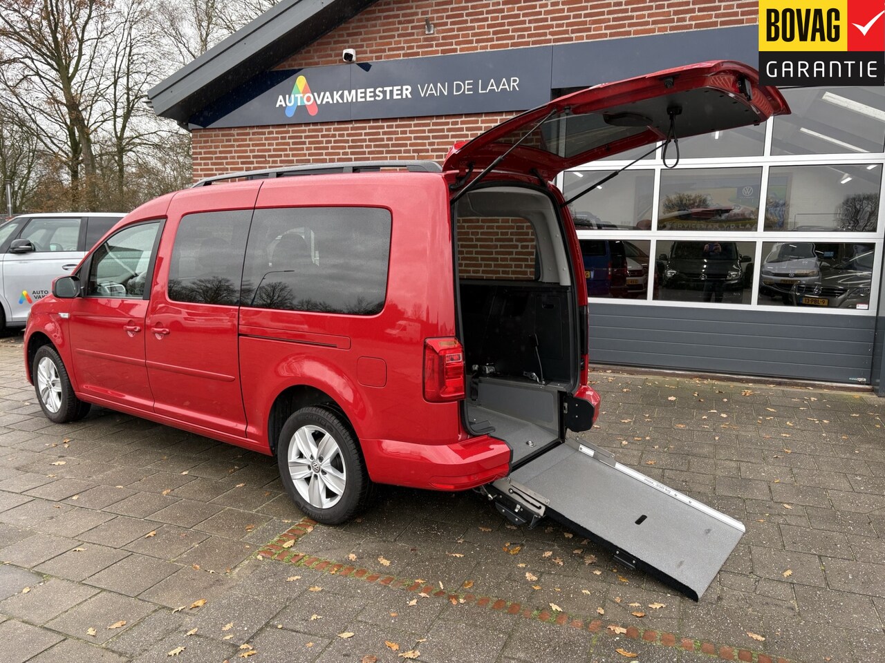 Volkswagen Caddy Maxi - 1.4 TSI Comfortline 5p Rolstoelauto bodemverlaging 5+1 ( Navigatie, camera, Adaptive Cruis - AutoWereld.nl