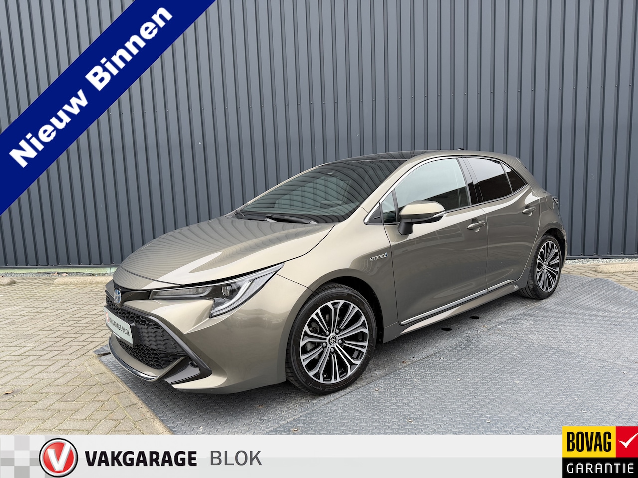 Toyota Corolla - 1.8 Hybrid Style | Schuif/- kantel dak | Afnm. Trekhaak | Oxide Brons | Rijklaar!! - AutoWereld.nl
