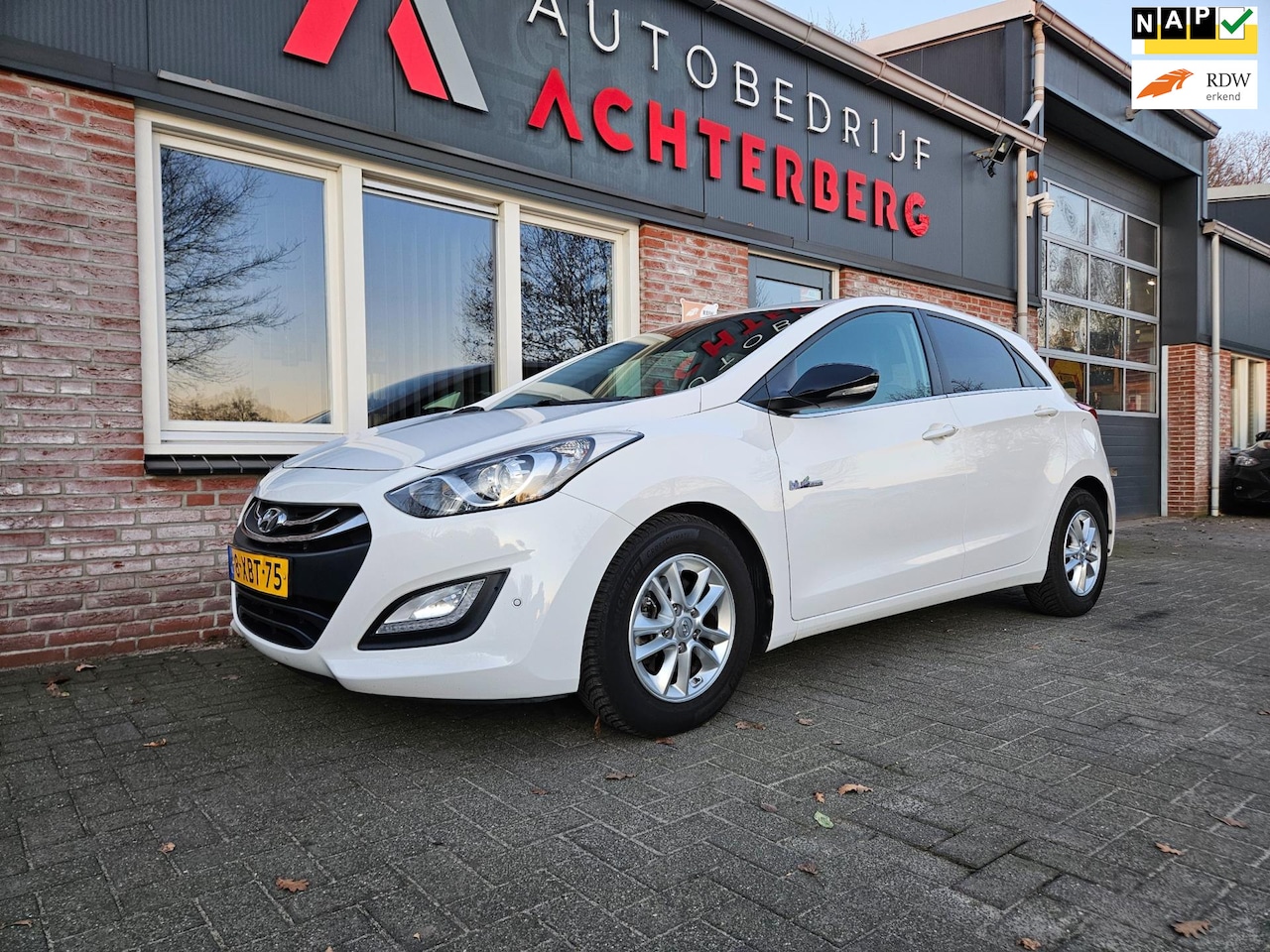 Hyundai i30 - 1.6 GDI Go! Plus Trekhaak! Leer! Airco! Cruise Control! PDC! Nette Auto! Dealer Onderhoude - AutoWereld.nl