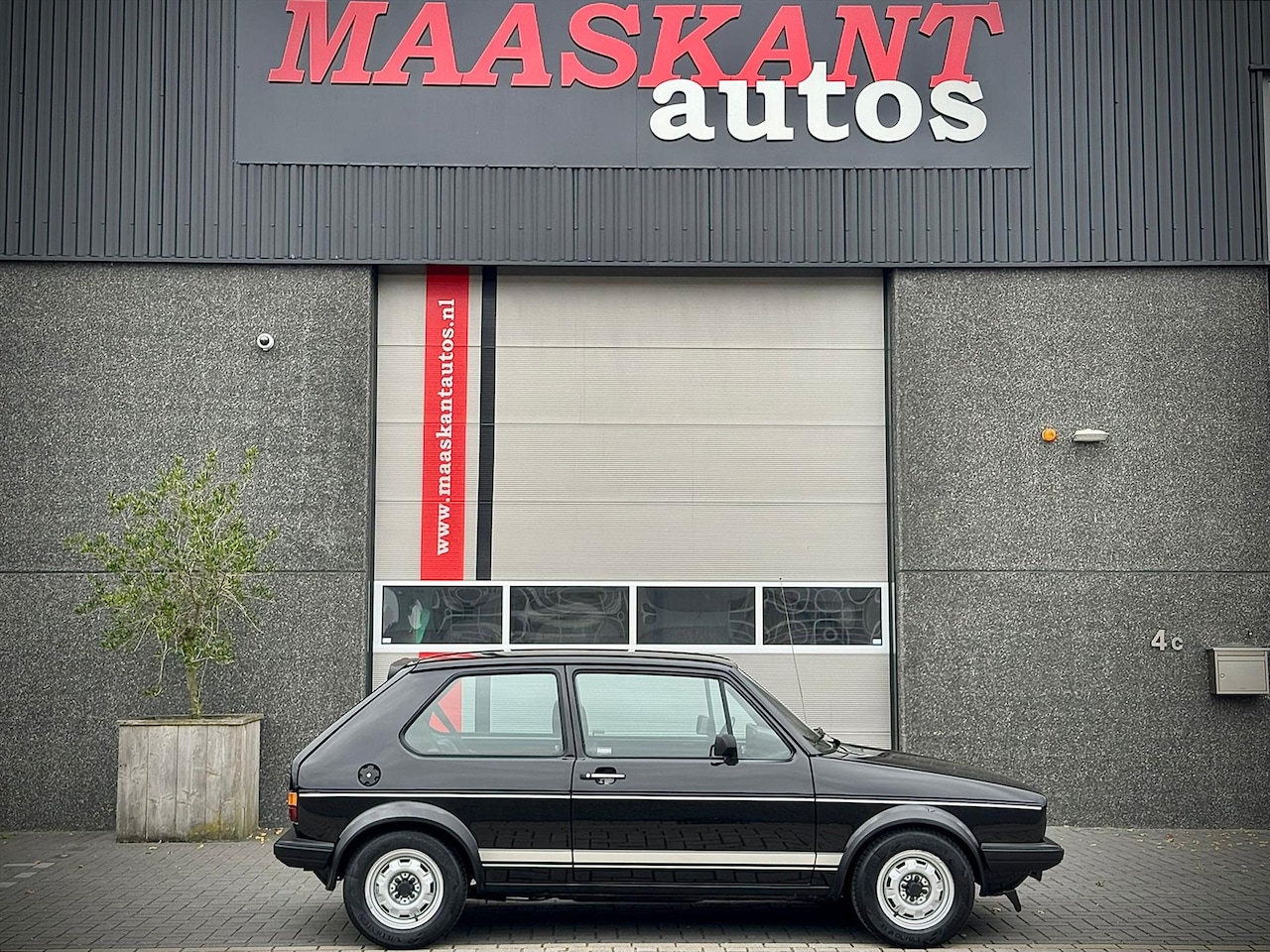 Volkswagen Golf - 1.6 GTI / MK1 / 5-bak / 1981 / Unique condition / COLLECTABLE! - AutoWereld.nl