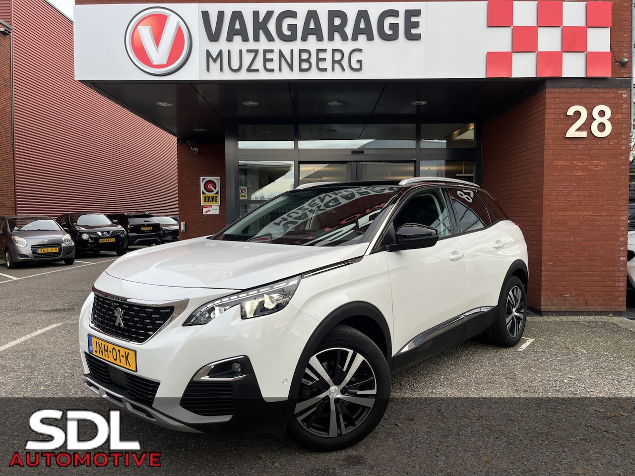 Peugeot 3008 - 1.2 PureTech Allure // DIGI COCKPIT! // NAVI // CAMERA // CLIMA // CRUISE // TREKHAAK // A - AutoWereld.nl
