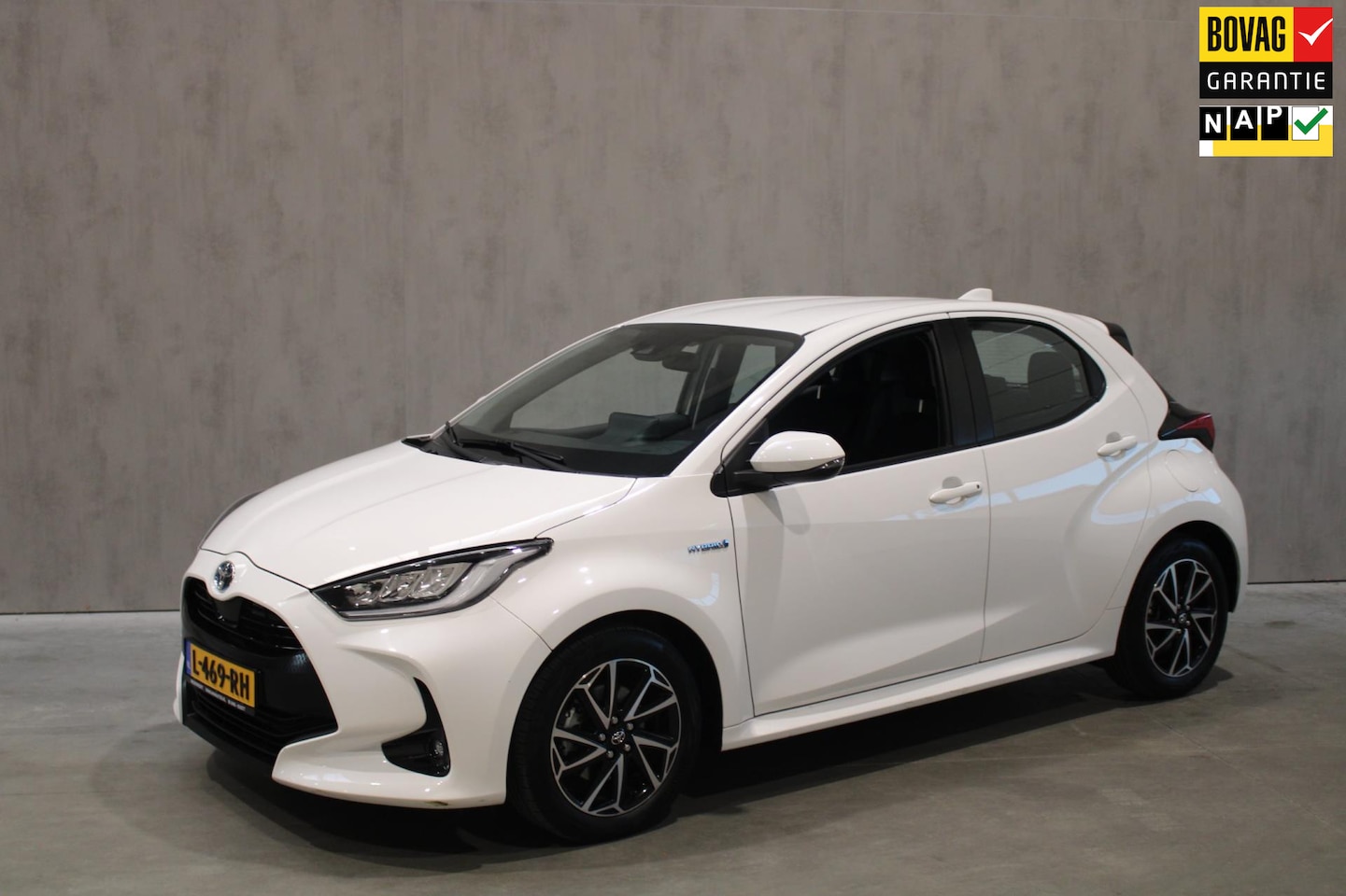 Toyota Yaris - 1.5 Hybrid Dynamic Camera/Navi/Cruise Rijklaar incl bovag garantie - AutoWereld.nl