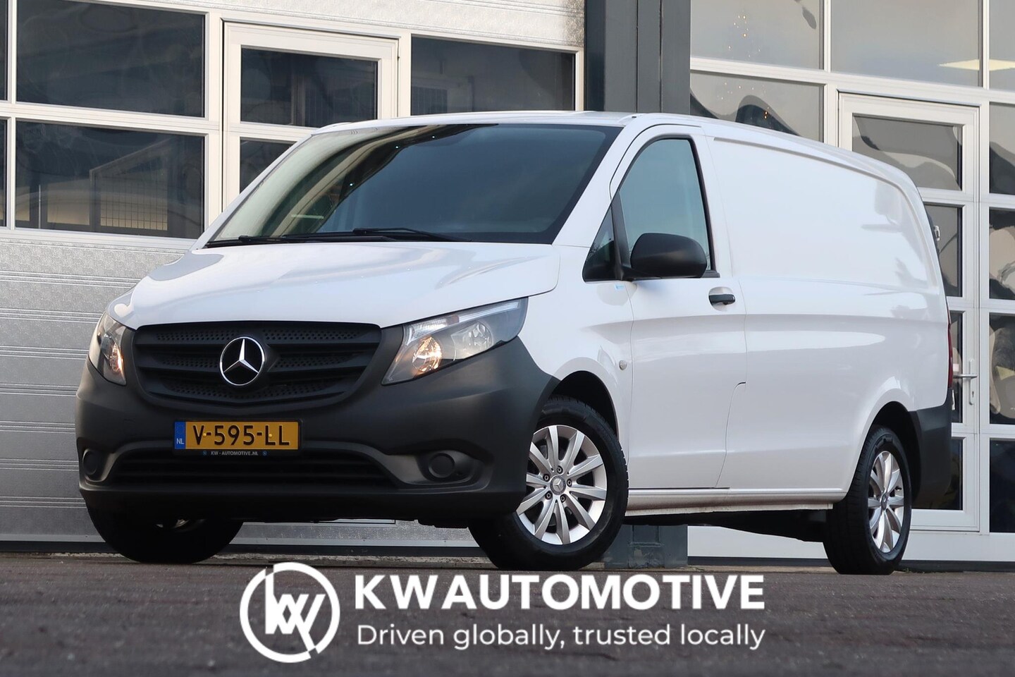 Mercedes-Benz Vito - 111 CDI Lang AIRCO/ CRUISE/ TREKHAAK - AutoWereld.nl