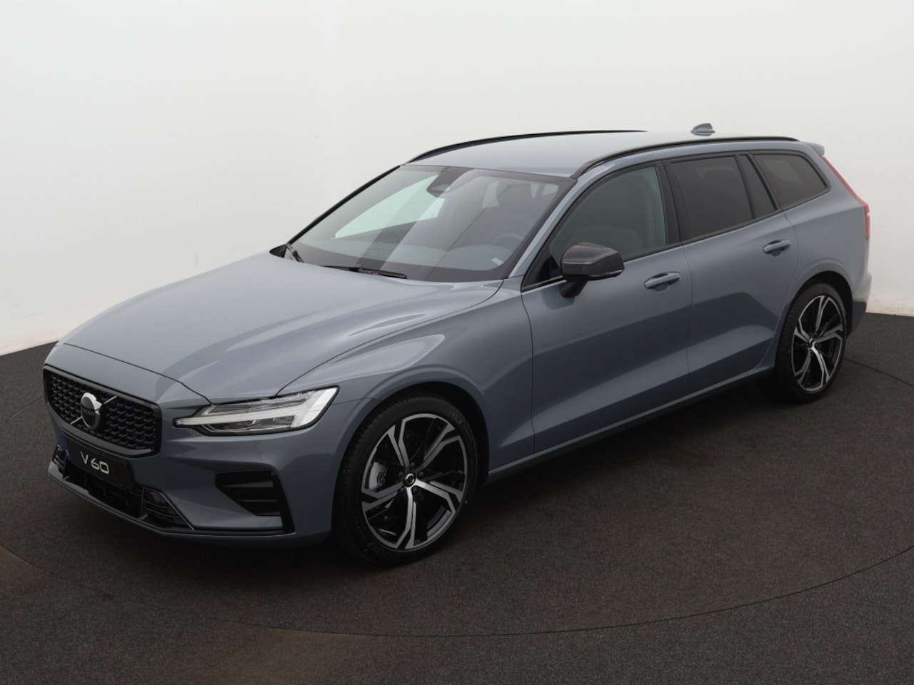 Volvo V60 - 2.0 B3 Plus Dark | Sportstoelen | Zwarte hemel | Camera - AutoWereld.nl