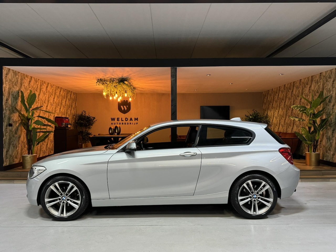 BMW 1-serie - 116i Executive Garantie Afn. Trekhaak StoelVW Navi Keyless Rijklaar - AutoWereld.nl