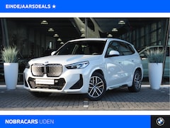 BMW iX1 - eDrive20 M Sport / Panoramadak / Trekhaak / Sportstoelen / Achteruitrijcamera / M Adaptief