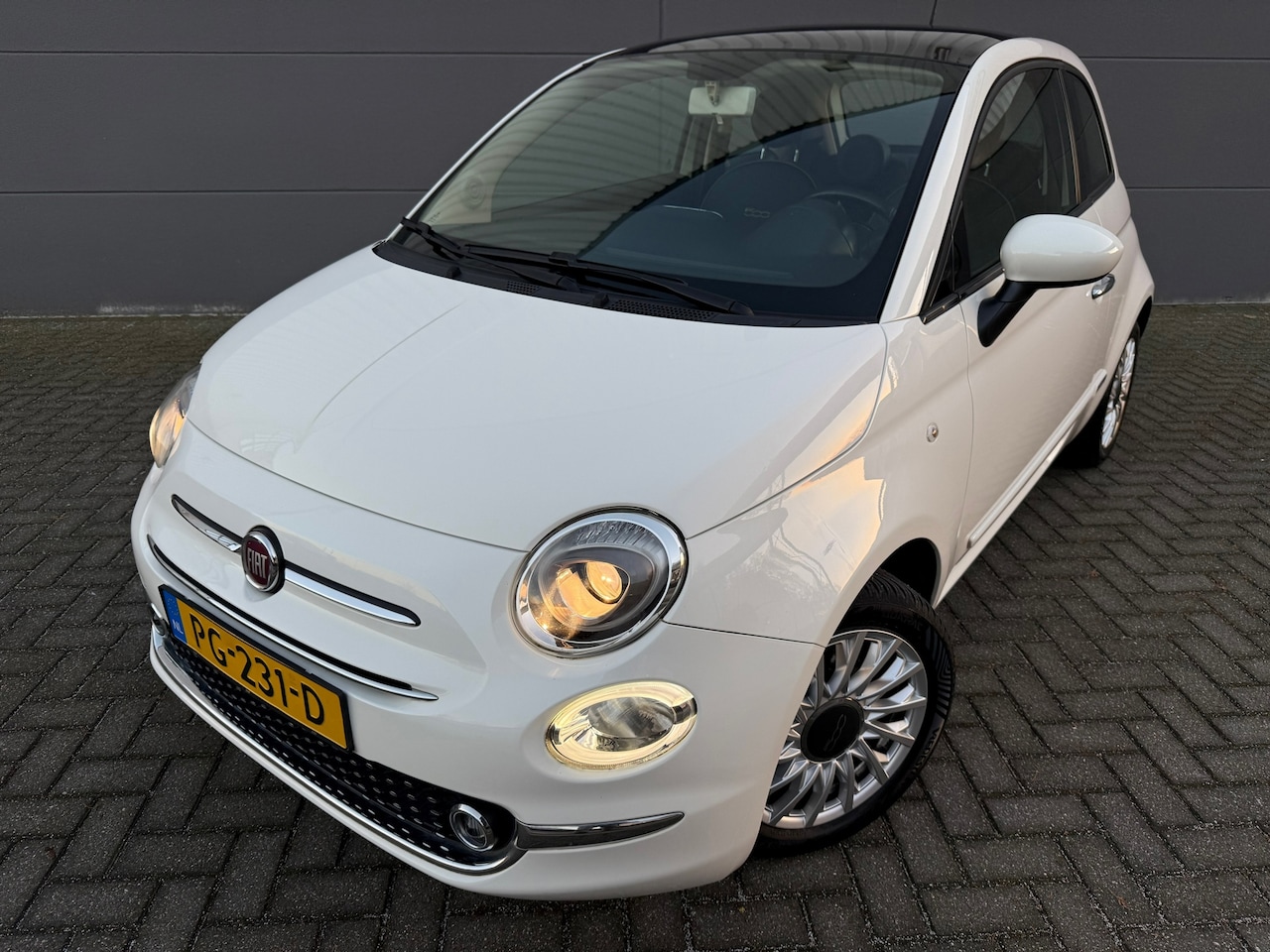 Fiat 500 - 1.2 Lounge*Panoramadak*NAVI*Parkeersensoren*Velgen*Bluetooth*NEW APK*Centrale vergrendelin - AutoWereld.nl