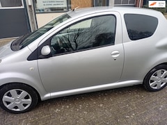 Toyota Aygo - 1.0-12V +automaat airco met maar 123000km mooie auto