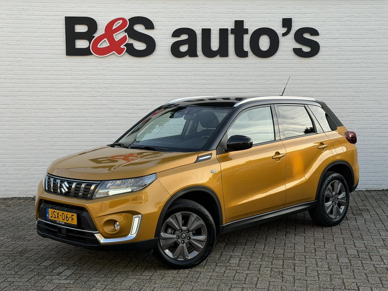 Suzuki Vitara - 1.5 Hybrid Select Navigatie Adaptive cruise Camera Carplay Stoelverwarming - AutoWereld.nl