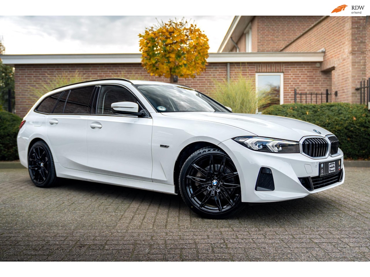 BMW 3-serie Touring - 320e MY 2023 204 PK 1e Eig Dealer o.h Stoelverwarming Carplay LED Head-Up 19' - AutoWereld.nl