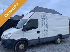 Iveco Daily - 35S12V 330 L3H2 AIRCO € 5250, - +21% BTW /TAX
