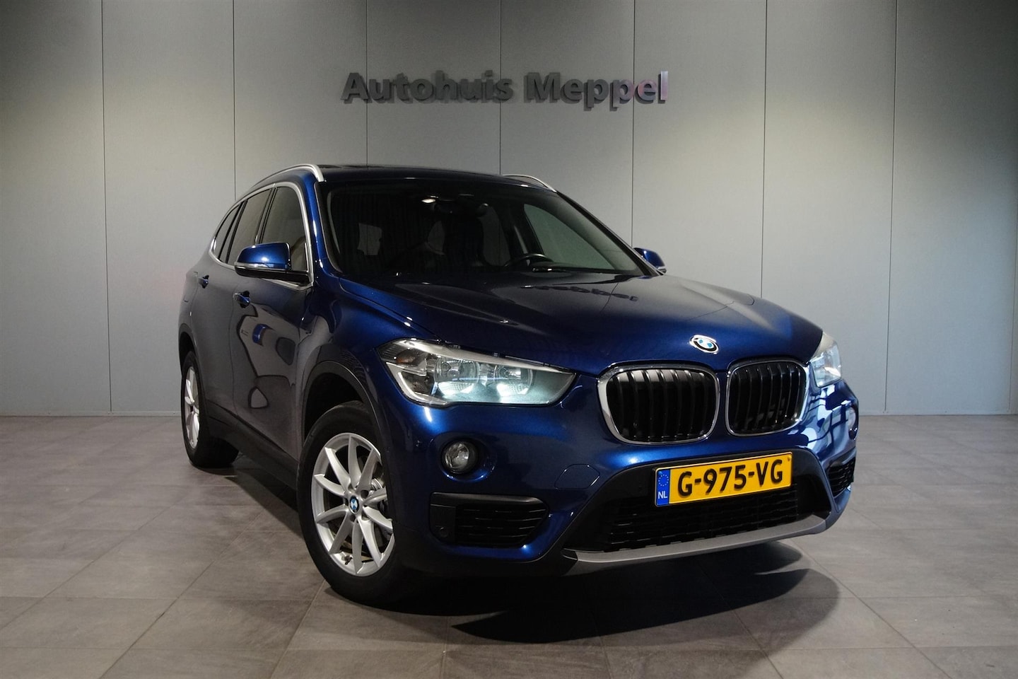BMW X1 - sDrive18i Trekhaak | Panoramadak | PDC | DAB Radio | Hifi - AutoWereld.nl