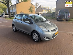Toyota Yaris - Digitale Airco / 6 bak / 5 deurs / Leuke auto