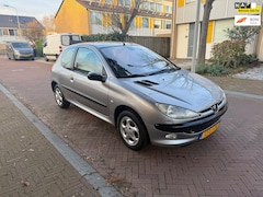 Peugeot 206 - Digitale airco / 85.000 NAP / Goed onderhouden / Leuke auto