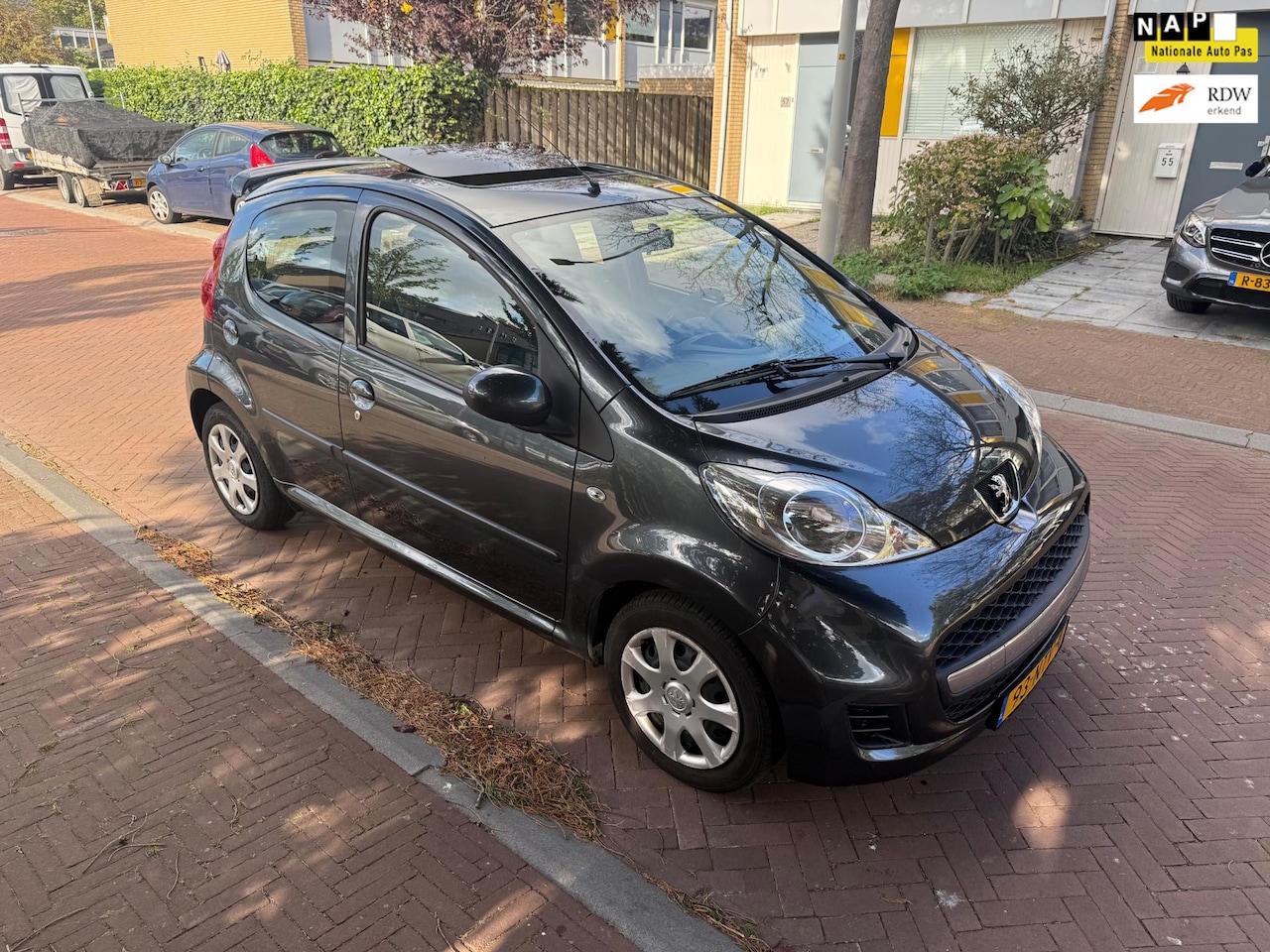 Peugeot 107 - Tweede eigenaar / Airco / Open dak / 5 deurs / Leuke auto - AutoWereld.nl
