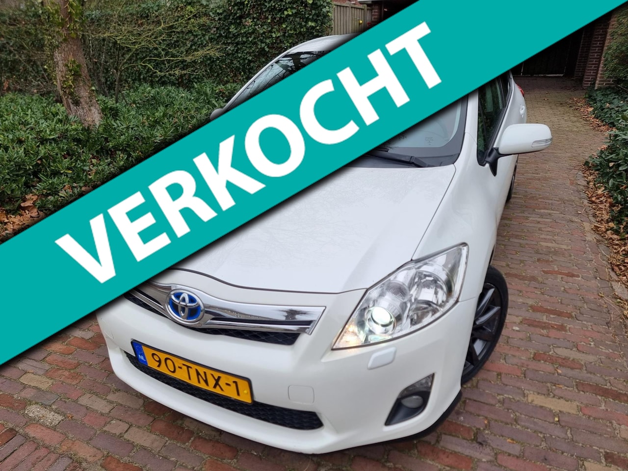 Toyota Auris - 1.8 Full Hybrid Executive Xenon/Leer/Navi/Camera - AutoWereld.nl