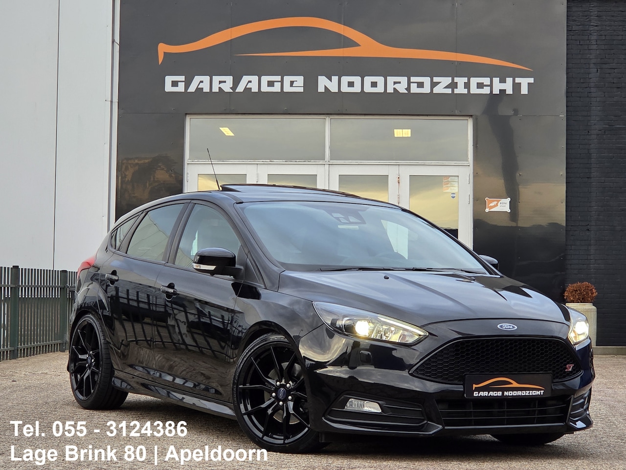 Ford Focus - 2.0 ST-3 250PK SCHUIFDAK|XENON-LED|NAVIGATIE|ECC/AIRCO|LEDER|GETINT GLAS|PDC|19 INCH RS VE - AutoWereld.nl