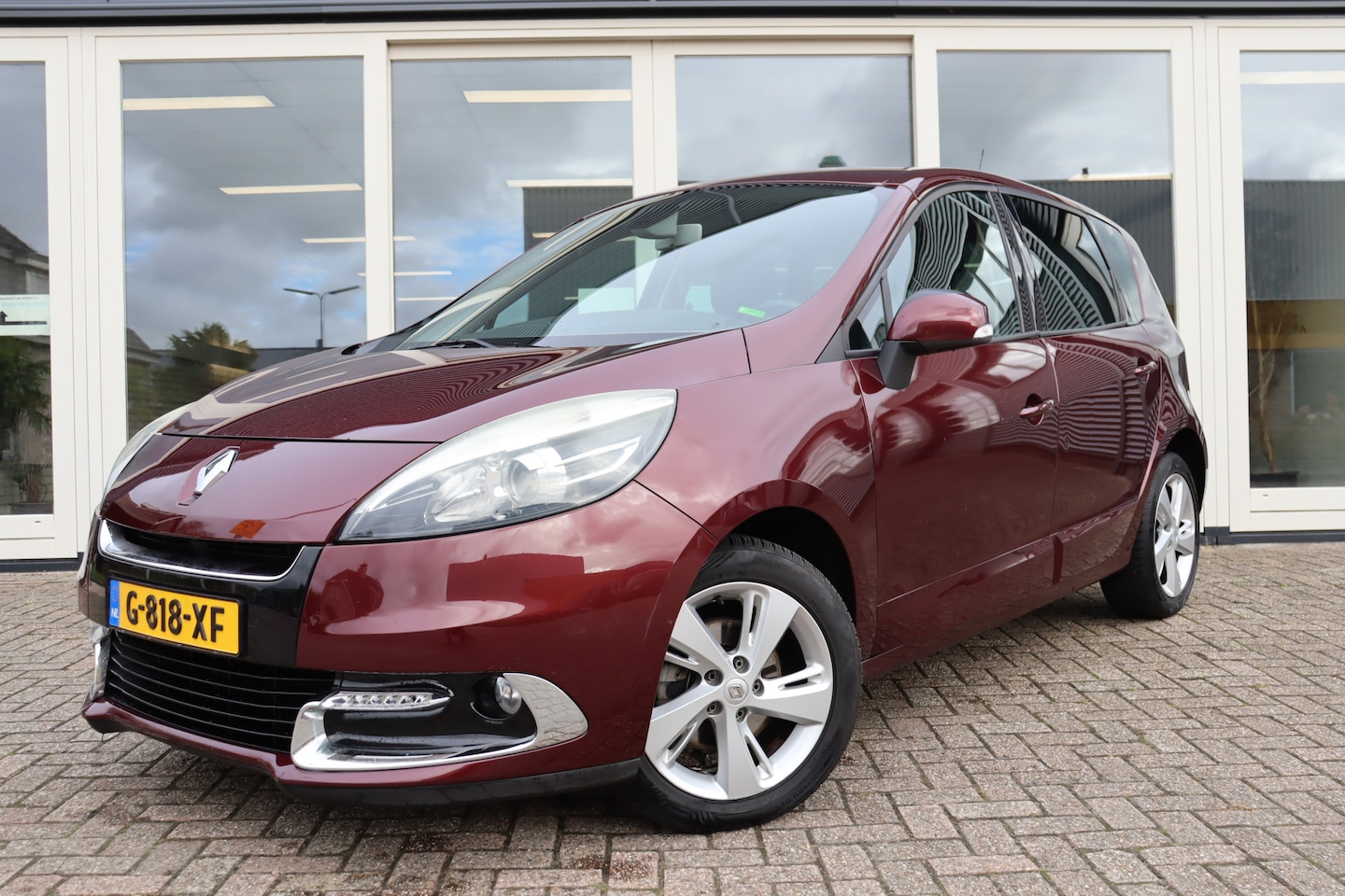 Renault Scénic - 2.0 BOSE 2.0 Bose, Cruise Control, Airco, Automaat, PDC A, Climate Control, Prijs Is Rijklaar Inclu - AutoWereld.nl