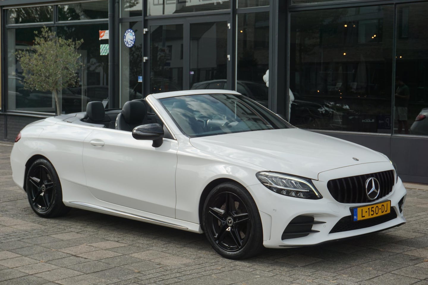 Mercedes-Benz C-klasse Cabrio - 200 Premium Pack AMG | Airscarf - AutoWereld.nl