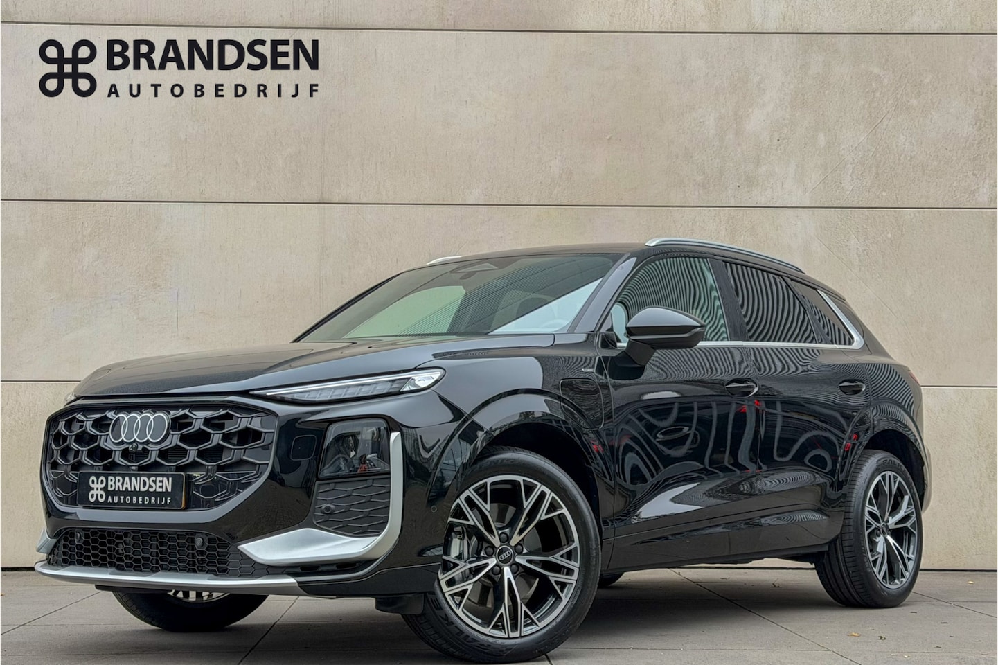 Audi Q3 - 1.5 200kW e-hybrid S edition Tech Pack Plus-Led Plus-ACC-Leer-19"-Camera - AutoWereld.nl
