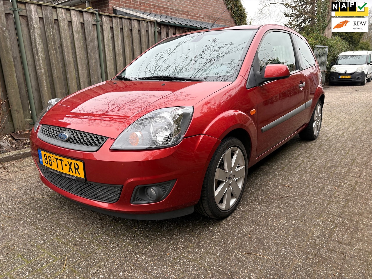 Ford Fiesta - 1.3-8V Futura - airco - nap - AutoWereld.nl