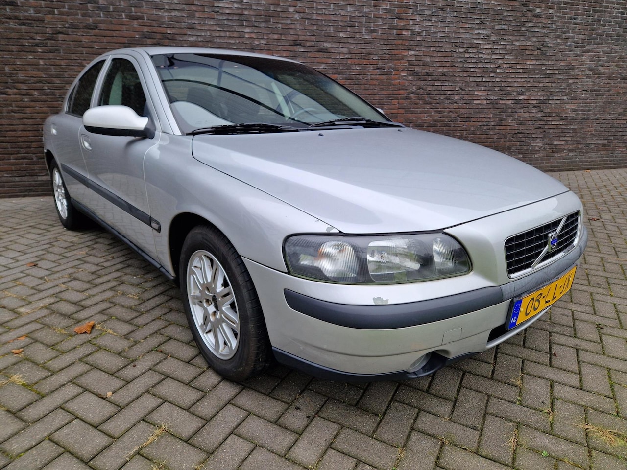 Volvo S60 - 2.4 airco trekhaak dealer onderh. APK 07-2026 LM velgen - AutoWereld.nl