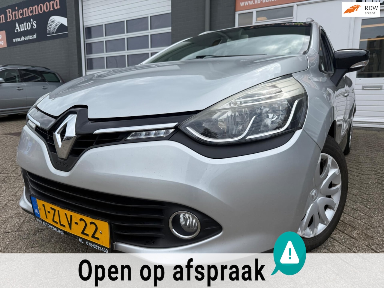 Renault Clio Estate - 0.9 TCe Dynamique met parkeersensoren en navigatie en bluetooth telefoon / media en airco - AutoWereld.nl