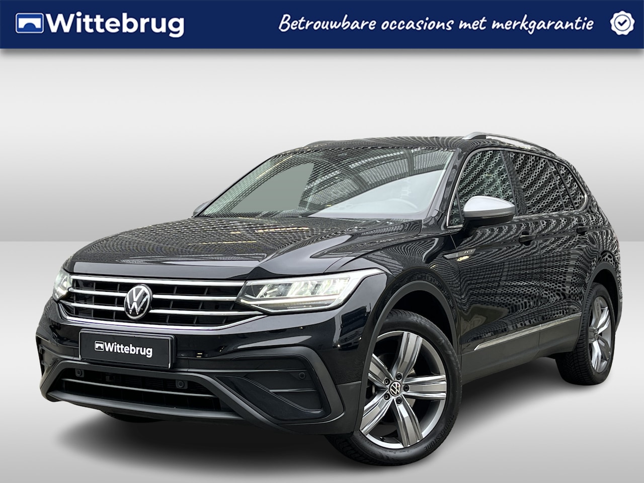 Volkswagen Tiguan Allspace - 1.5 TSI 150PK DSG Life / 7 Persoons / Digitale Cockpit / Trekhaak / Achteruitrijcamera / P - AutoWereld.nl
