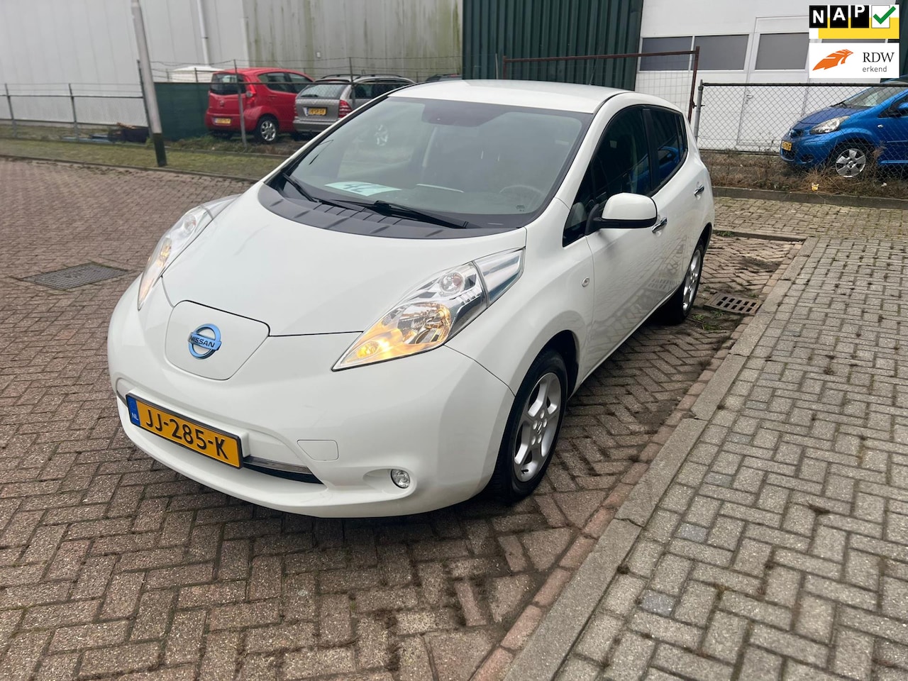 Nissan LEAF - Acenta 30 kWh Automaat Airco Cruise Navi Achterrij Camera StoelVerwarming - AutoWereld.nl
