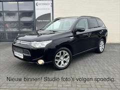 Mitsubishi Outlander - 2.0 PHEV instyle | Panorama dak | Cruise control | Metallic | Keyless |