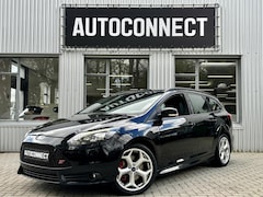 Ford Focus Wagon - 2.0 EcoBoost ST-2 NAVI, CAMERA, HALF/LEDER