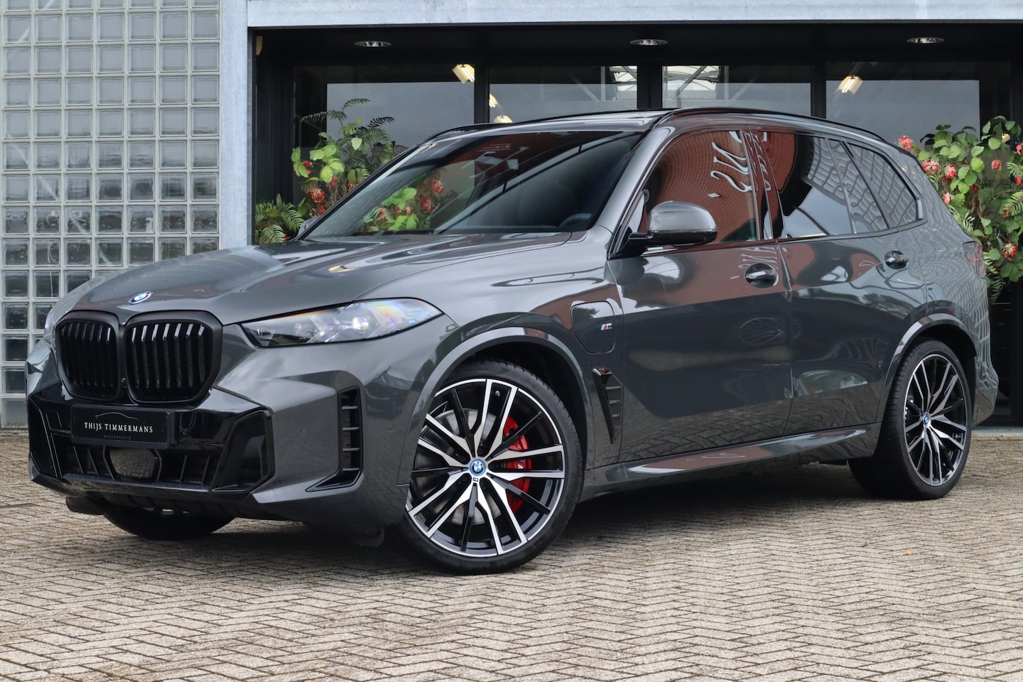 BMW X5 - xDrive50e | Dravitgrau, M Sportpakket Pro, Sportstoelen, Massage, Carbon interieur, Drivin - AutoWereld.nl