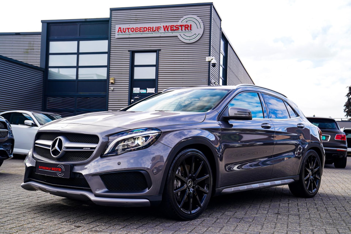 Mercedes-Benz GLA-Klasse - AMG 45 4MATIC | AMG Kuipstoelen | Leder/Alcantara | Stoelverwarming | Clima | 100% onderho - AutoWereld.nl