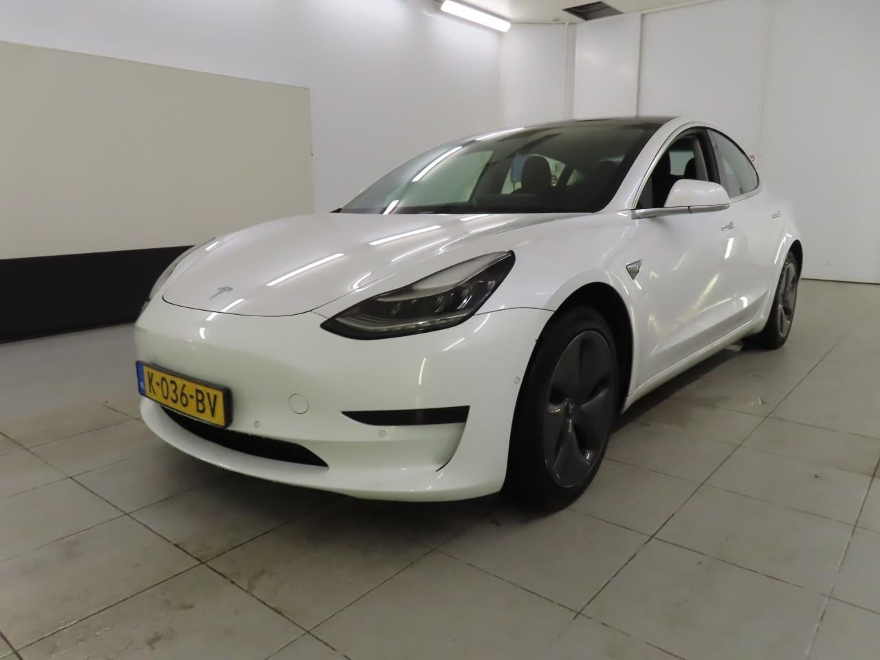 Tesla Model 3 - Standard RWD Plus 93% SoH [ LFP ACCU+AUTOPILOT+60 kWh+PREMIUM AUDIO ] - AutoWereld.nl