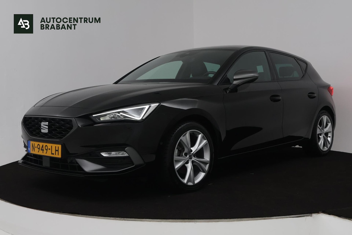 SEAT Leon - 1.5 eTSI FR Intense Automaat (VIRTUAL COCKPIT, SFEERVERLICHTING, ADAPTIVE CRUISE, STUUR-/S - AutoWereld.nl