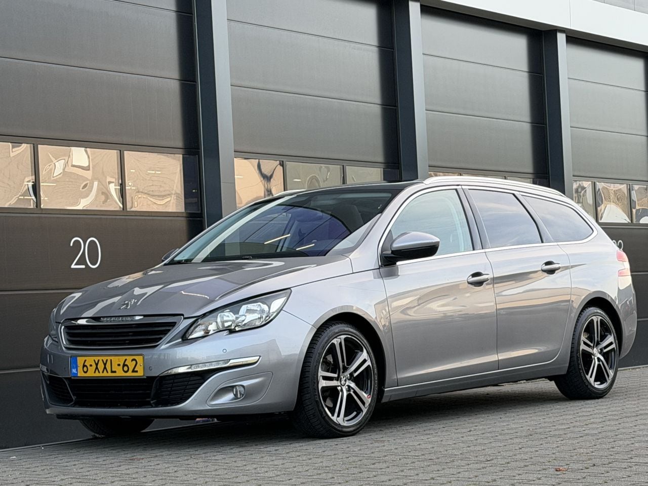 Peugeot 308 - 1.6 BlueHDI Leer Panorama Camera EURO-6 - AutoWereld.nl