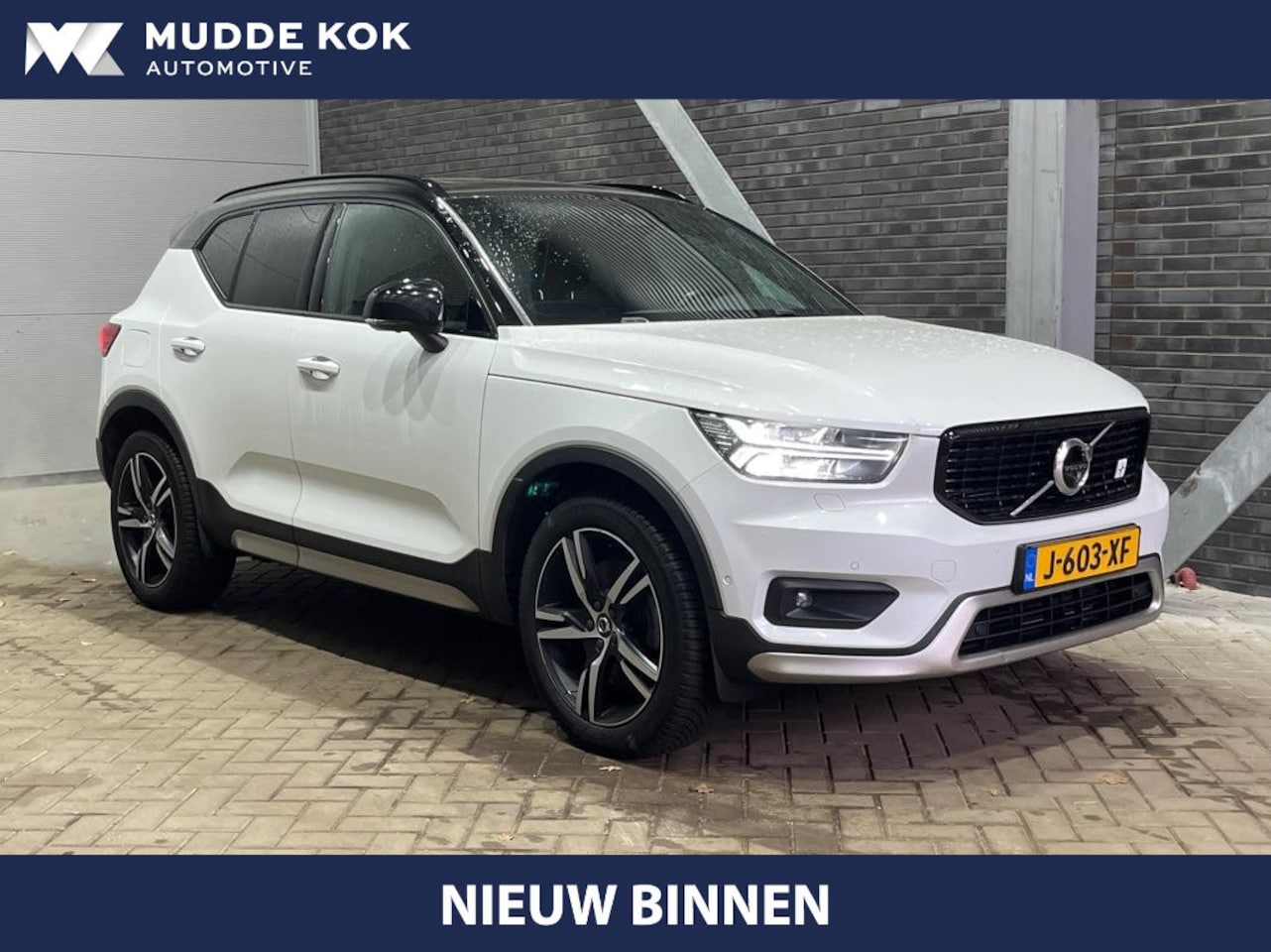 Volvo XC40 - T5 Recharge R-Design | Panoramadak | 360° Camera | Trekhaak | ACC | Stoel+Stuurverwarming - AutoWereld.nl