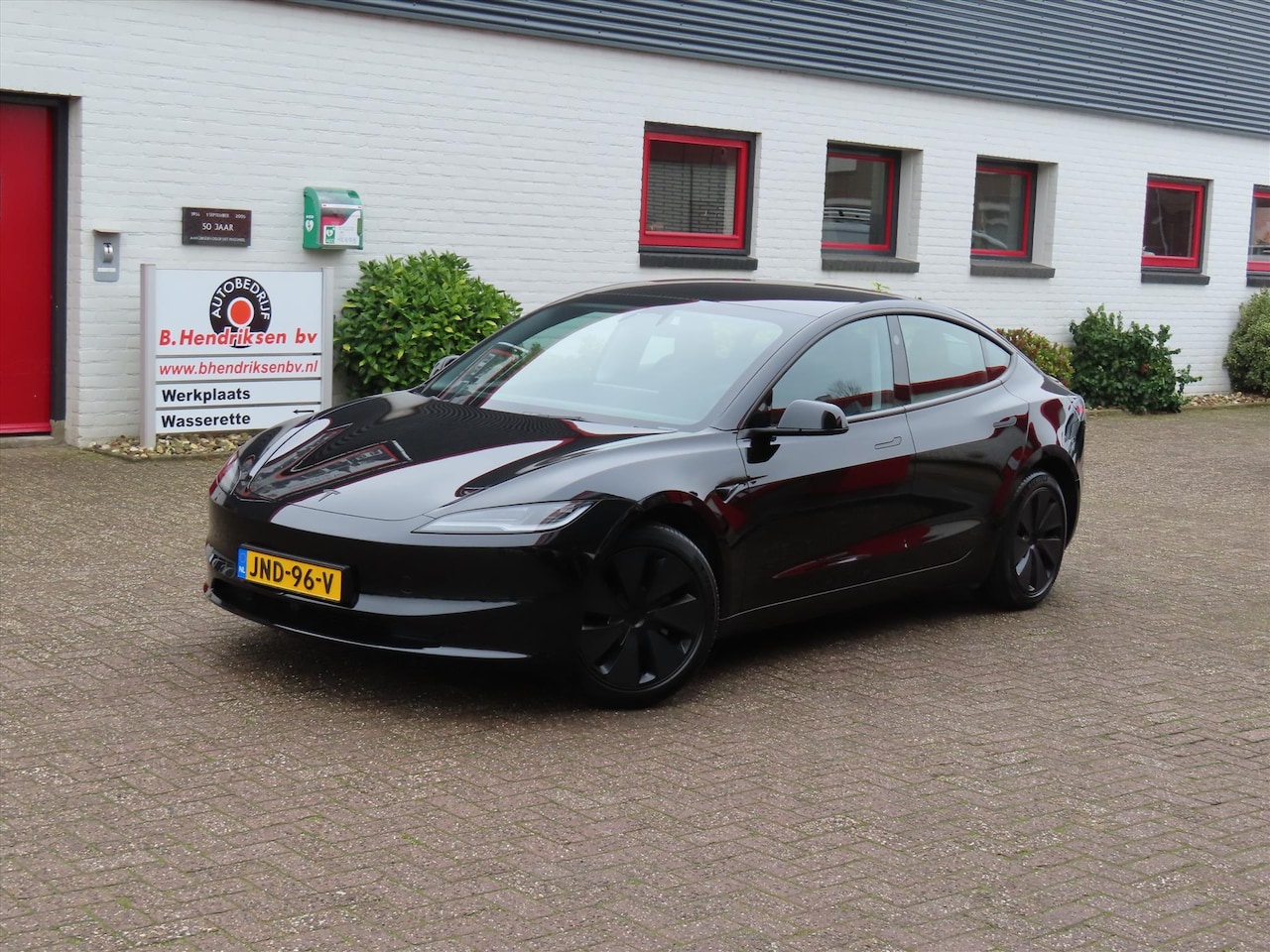 Tesla Model 3 - RWD Premium Highland/ Facelift met richtingaanwijzerhendel en front camera/ LFP accu/ Stoe - AutoWereld.nl