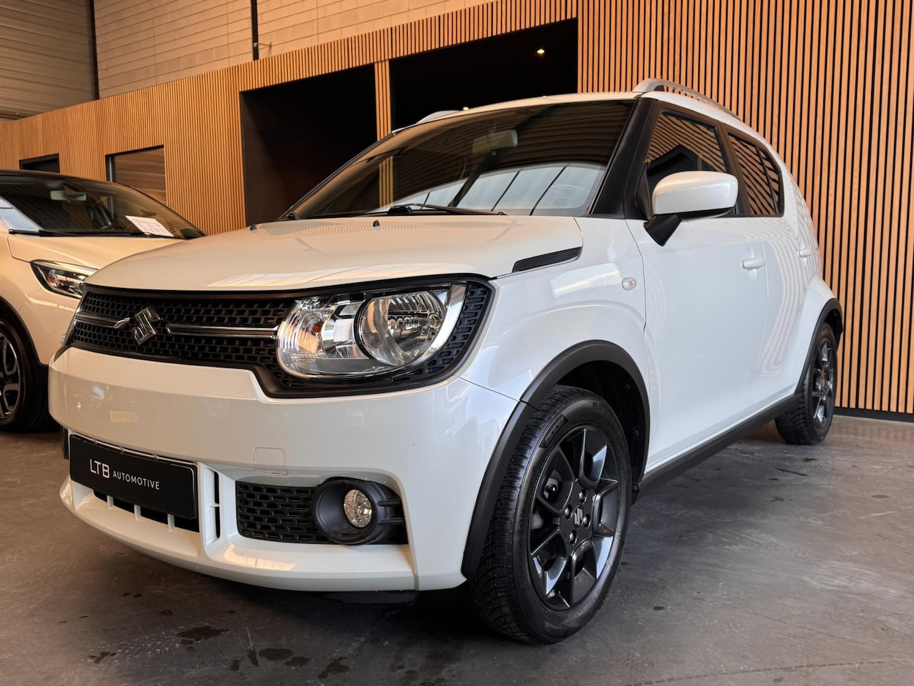 Suzuki Ignis - 1.2 Select Automaat Camera|Stoelverw.|Airco|APK - AutoWereld.nl