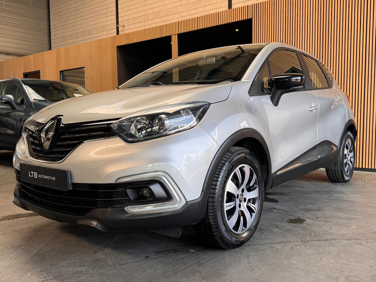 Renault Captur - 1.2 TCe Limited Automaat Navi|Keyless|PDC|Airco - AutoWereld.nl