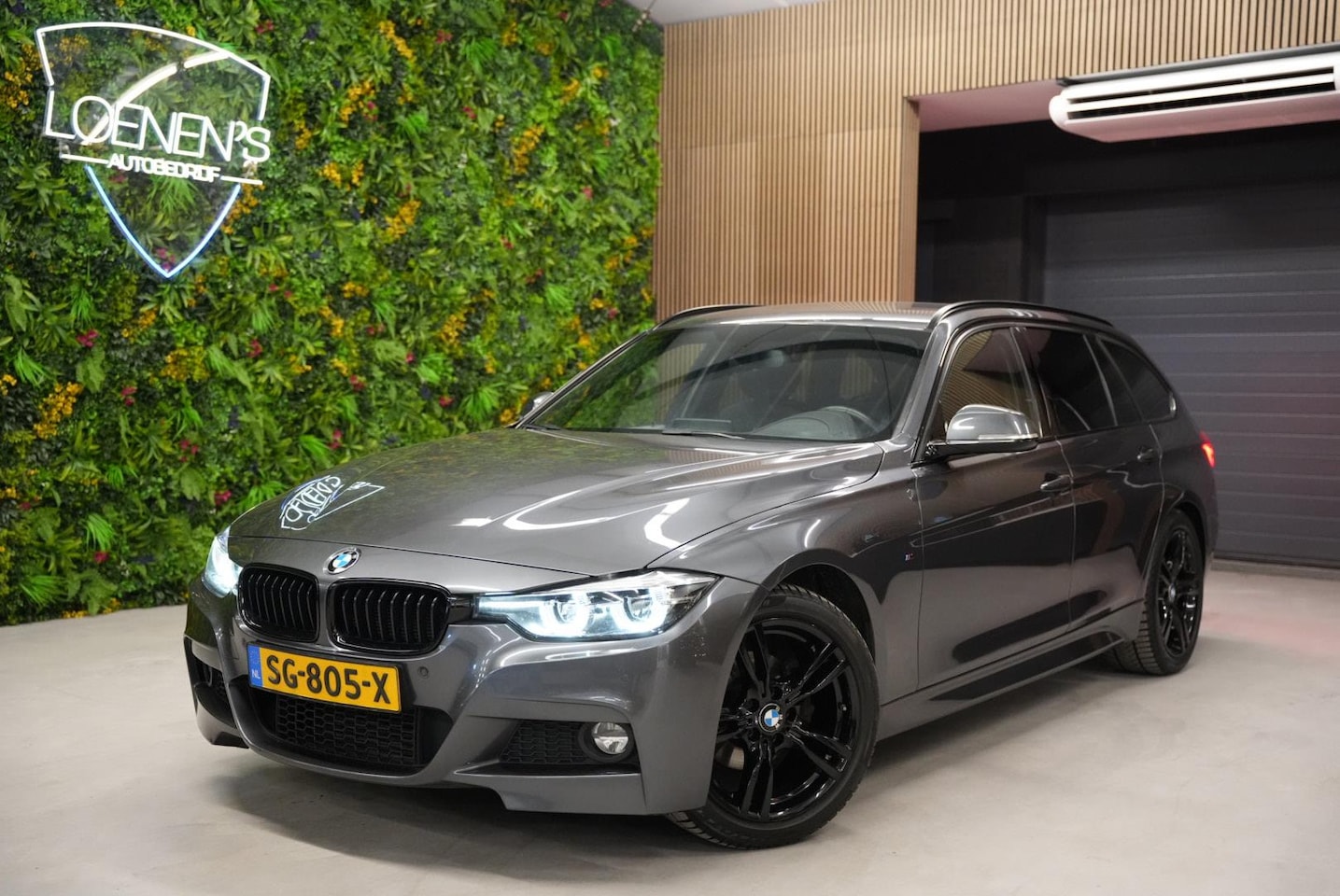 BMW 3-serie Touring - 318i Edition M Sport Shadow / CarPlay / Leder / PDC - AutoWereld.nl