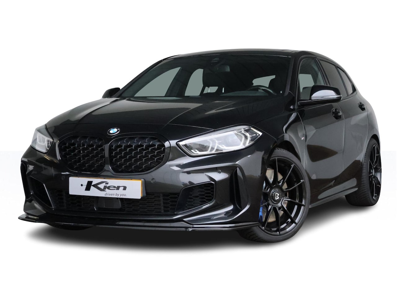 BMW 1-serie - M135i xDrive High Executive | Pano-dak | CarPlay | Afneembare Trekhaak | - AutoWereld.nl