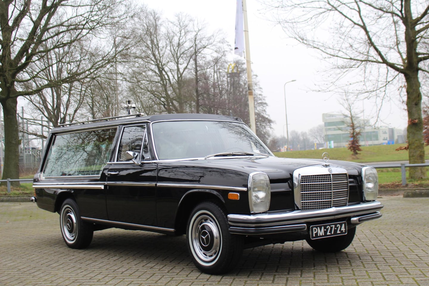 Mercedes-Benz 200-serie - 240D Hearse Pilato Rouwauto TOP CONDITIE! UNIEK ZELDZAAM - AutoWereld.nl