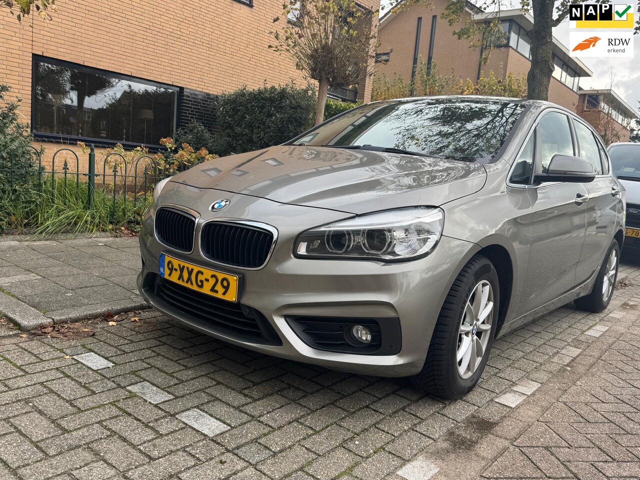 BMW 2-serie Active Tourer - 218i Executive Airco Metalic LM Velgen - AutoWereld.nl