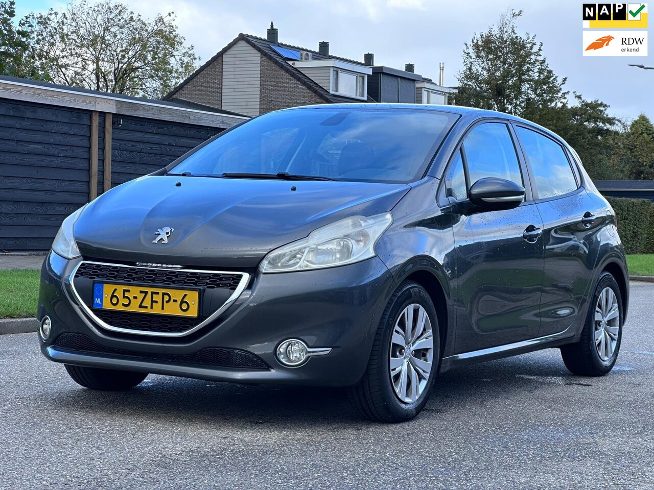 Peugeot 208 - 1.2 VTi Envy 1e Eigenaar*5DR*Navigatie*Cruise*Clima*NAP*Parkeersensoren*Distributie VV* - AutoWereld.nl