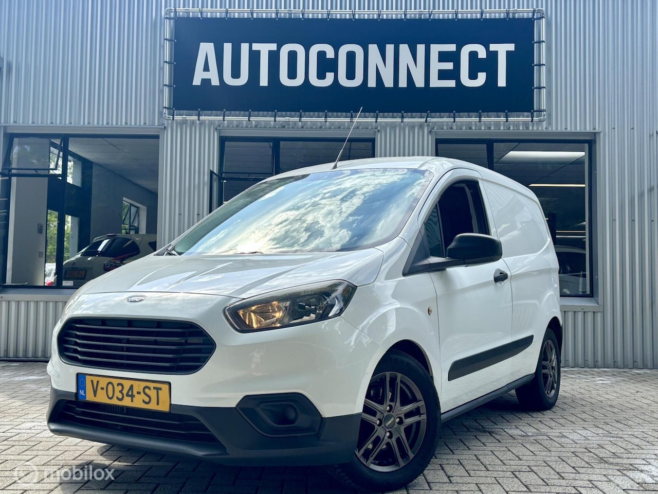 Ford Transit Courier - 1.0. LEDER, AIRCO, LM VELGEN, PDC. - AutoWereld.nl