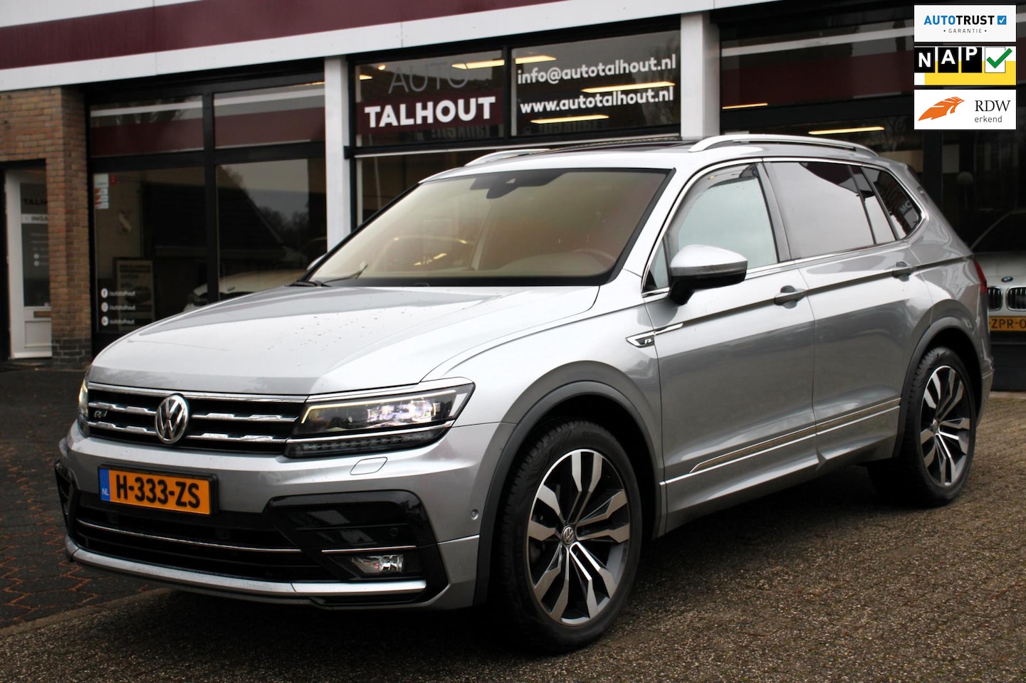 Volkswagen Tiguan Allspace - 1.5 TSI Highline R-LINE | 7 PERSOONS | PANO | TREKHAAK | VIRTUEEL | APPLE CARPLAY - AutoWereld.nl