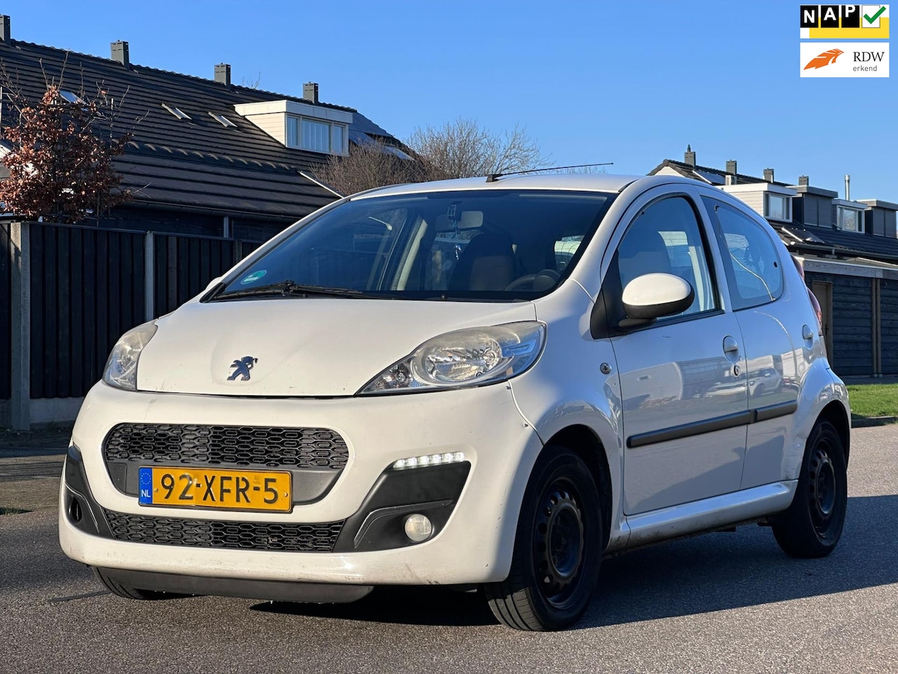 Peugeot 107 - 1.0 Active 5DR*Airco*NAP*Elektrische ramen*APK*Stuurbekrachtiging* - AutoWereld.nl