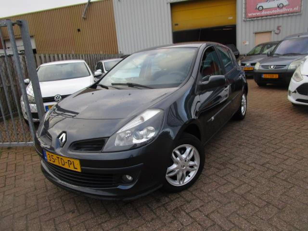 Renault Clio - 1.6-16V Privilège 1.6-16V Privilège, apk 2027 - AutoWereld.nl