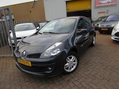 Renault Clio - 1.6-16V Privilège, apk 2027